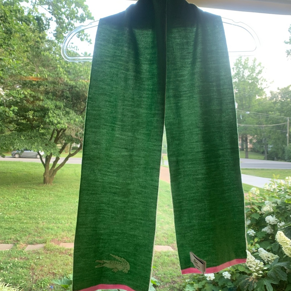 Women’s spring reversible green and cream crocodile scarf